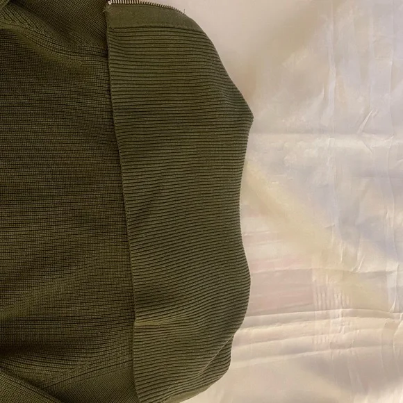 Green Ribbed Sweater - Picture 4 of 10